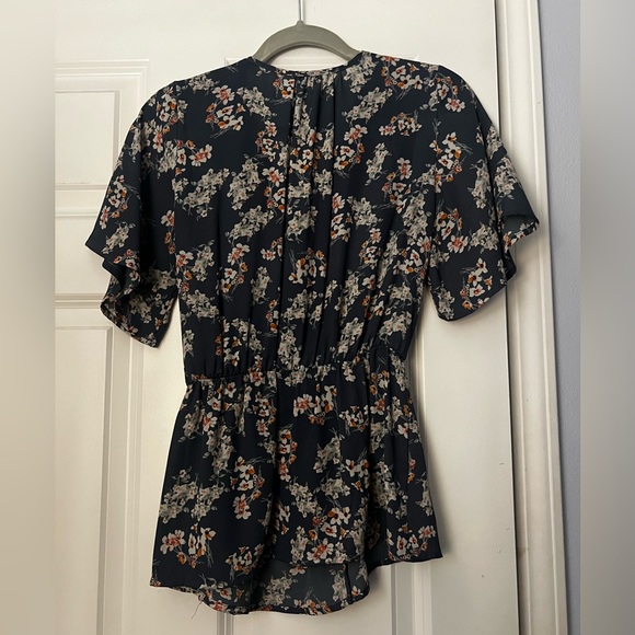Women’s Sienna Sky Floral Short Sleeve Blouse - Picture 2 of 3